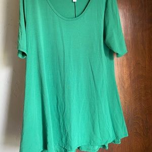 LulaRoe Kelly green perfect T-shirt